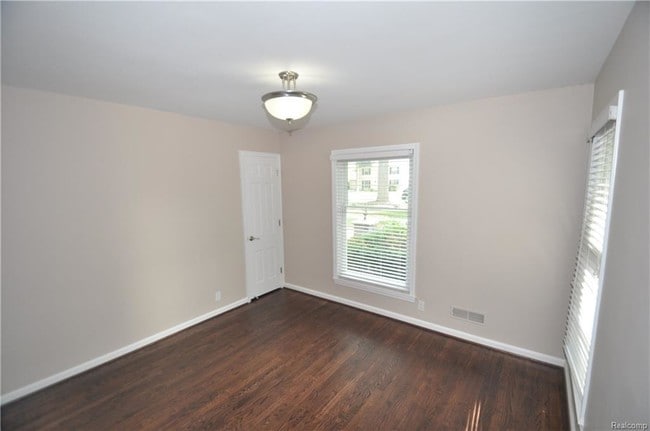 Building Photo - 1019 Chesterfield Ave