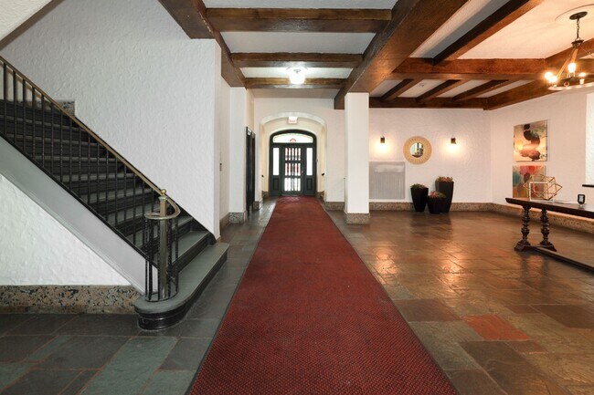 Building Photo - 56 Glenwood Ave