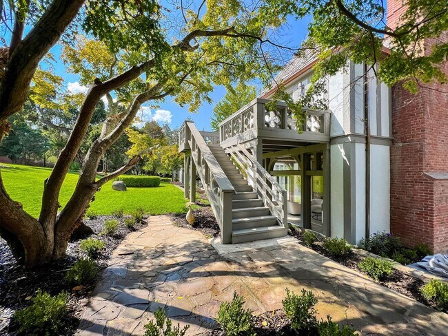 Building Photo - 85 Fagan Dr