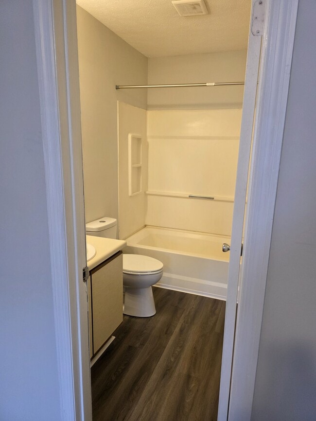 Building Photo - 107 Dogwood Cir