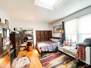 Building Photo - Bright & Spacious Brighton Studio – Availa...