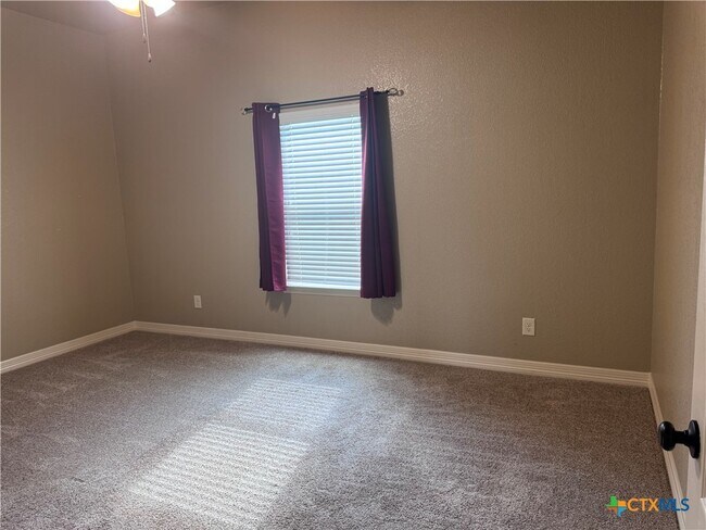 Building Photo - 2033 Catkins Ln