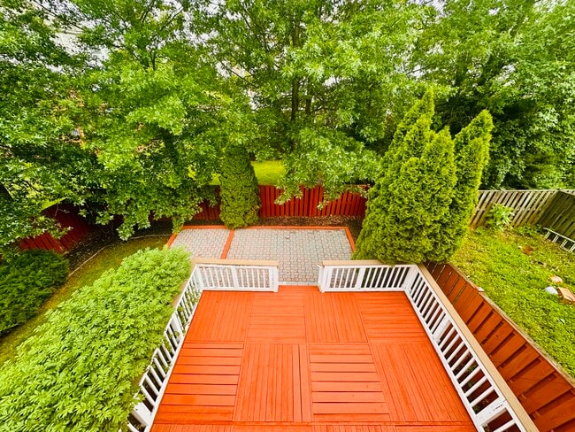 Building Photo - 22702 Lamoreaux Landing Square