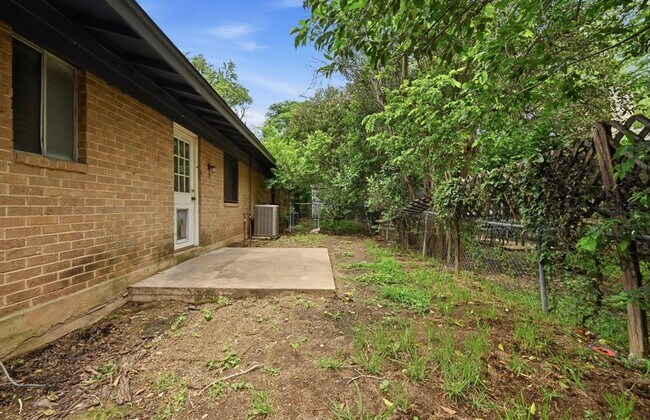Building Photo - 8910 Little Walnut Pkwy