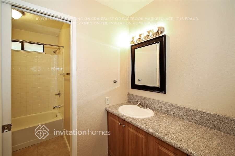 Building Photo - 3725 17th Ave