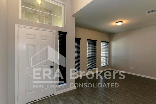 Building Photo - 6402 Golden Gate Dr