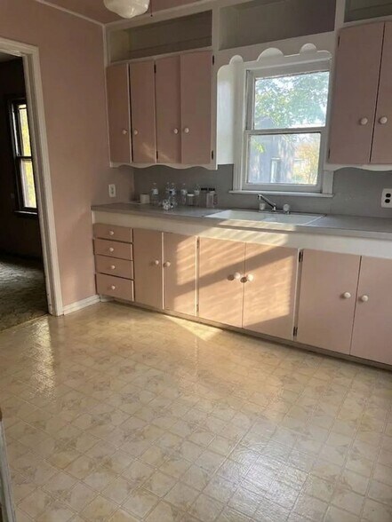 Building Photo - 1406 NW Irwin Ave