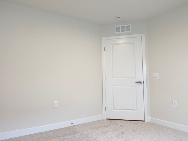 Building Photo - Beautiful New 3BR Milford Home – Community Pool, Gym & Prime Location!