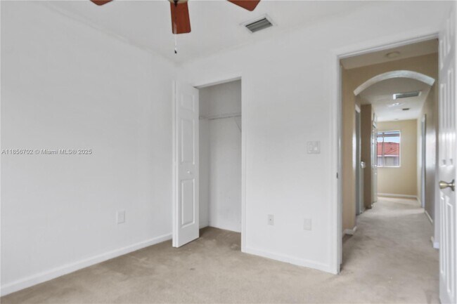 Building Photo - 2715 SE 15th Pl