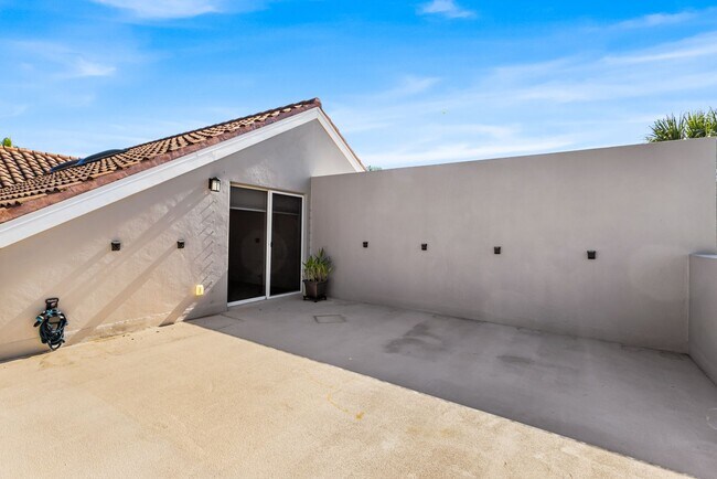 Building Photo - ** COURTYARDS AT QUAIL WOODS ** 2 BED + DEN / 2 BATH - TOWNHOME - NORTH NAPLES - ANNUAL RENTAL