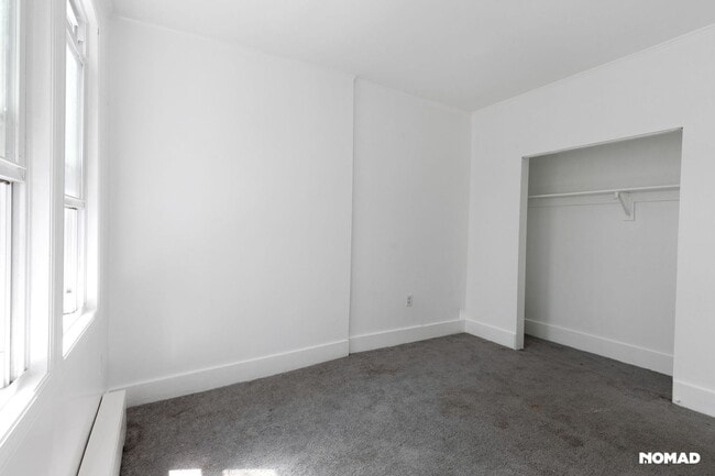 Building Photo - Spacious 4BR Apartment in Newark