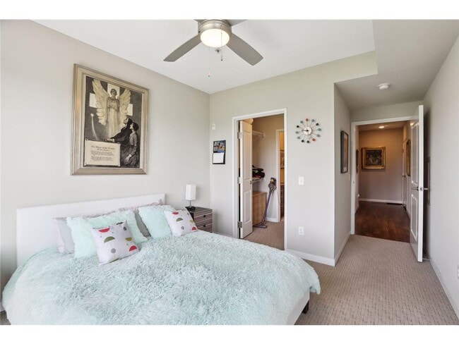 Building Photo - 401 SE Main St