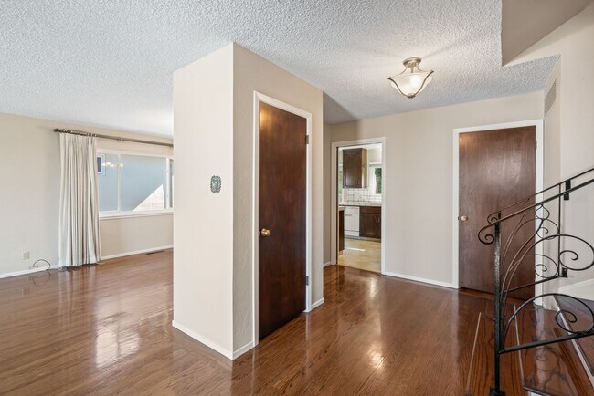 Building Photo - Single-Family Home Located in Peaceful Nei...