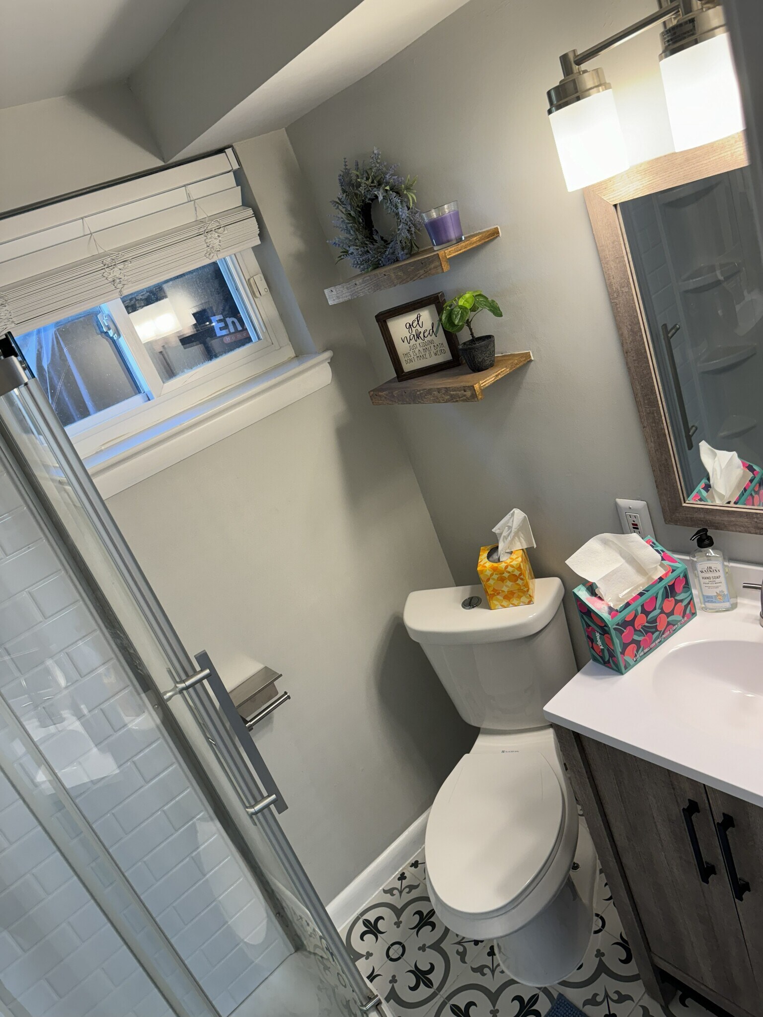 Building Photo - 914 Daleview Dr