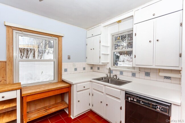 Building Photo - 530 Union Ave