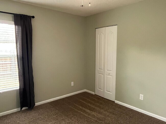 Building Photo - West Magnolia 3BR / 2BA Home Clay County