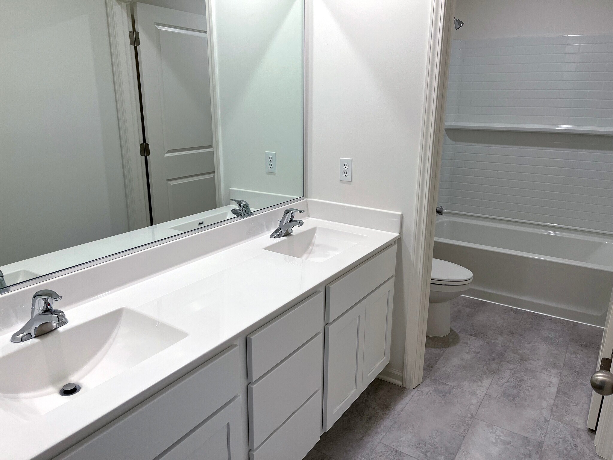 Secondary bathroom - 7882 W 105th Pl