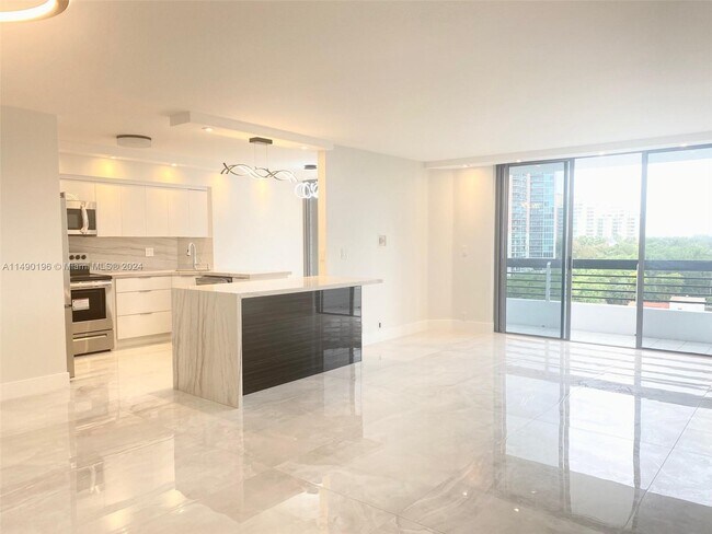 Building Photo - 3530 Mystic Pointe Dr