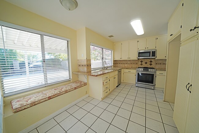 Building Photo - 27767 Crookshank Dr