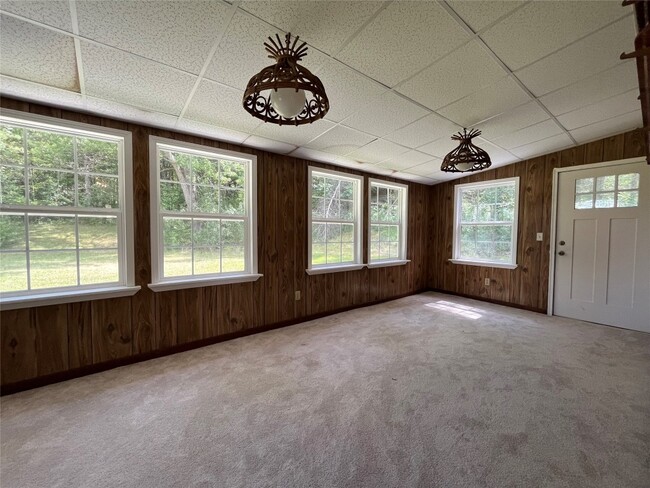Building Photo - 610 N Rd