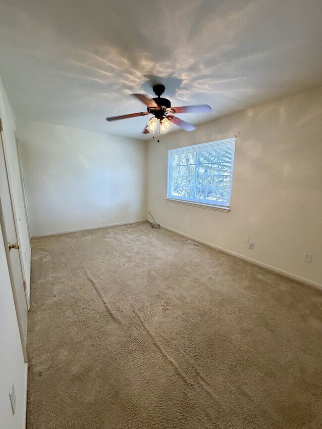 Building Photo - 305 W Cadbury Dr