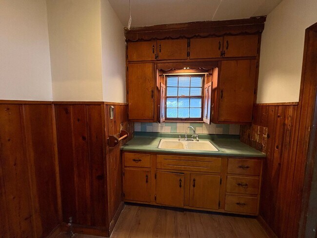 Building Photo - 8123 Vista Ave