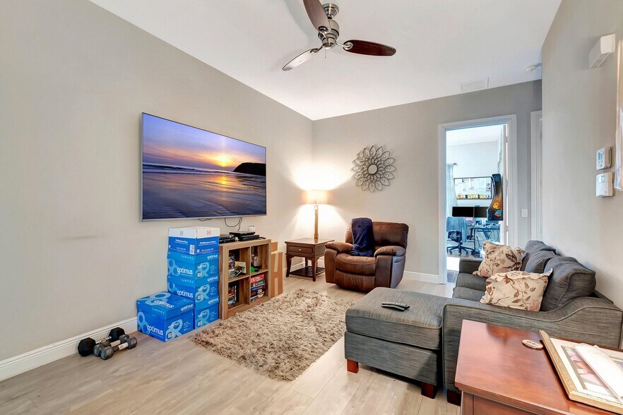 Building Photo - 2500 Venetian Ct