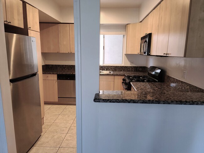 Building Photo - 5302 Comercio Ln