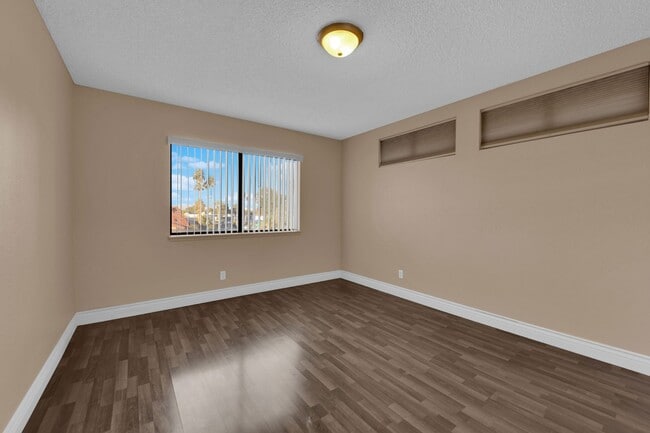 Building Photo - Beautiful 4 bed/ 3 bath POOL Home For Rent