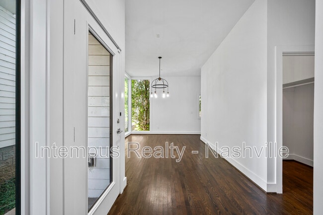 Building Photo - 962 9th Ave S