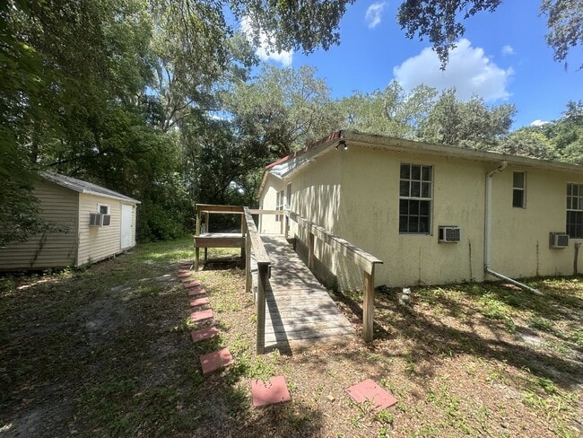 Building Photo - Rent Includes Electric and Water