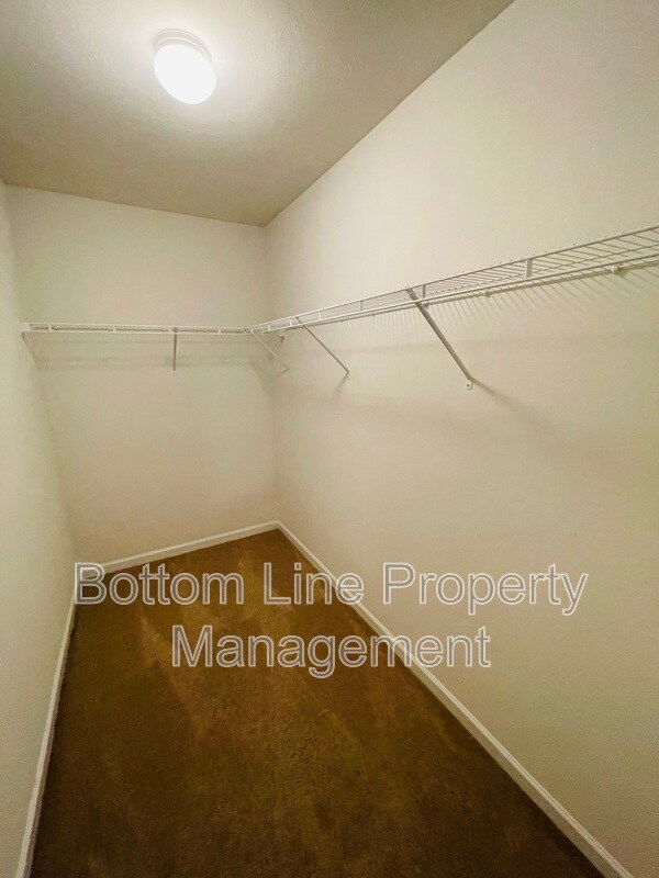 Building Photo - 5316 Park Brook Dr