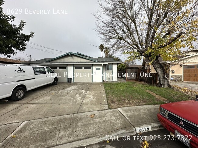 Building Photo - Well Kept 2 Bed, 1.5 Bath Duplex in great ...