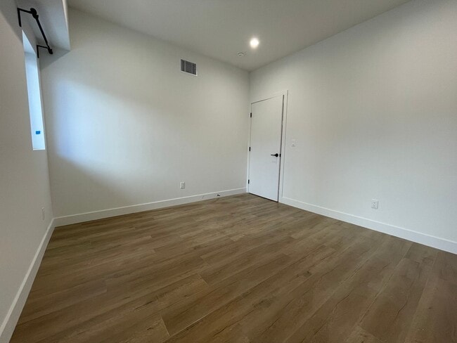 Building Photo - JUST COMPLETED MODERN TOWNHOMES! Never Lived In!