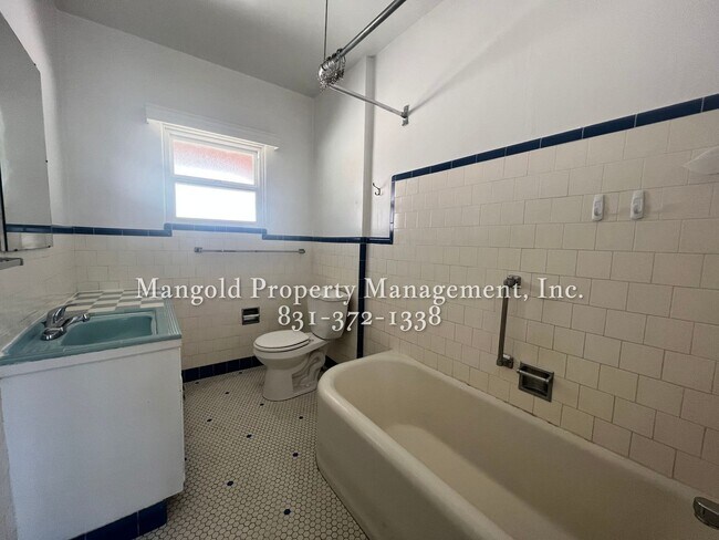 Building Photo - 301mon