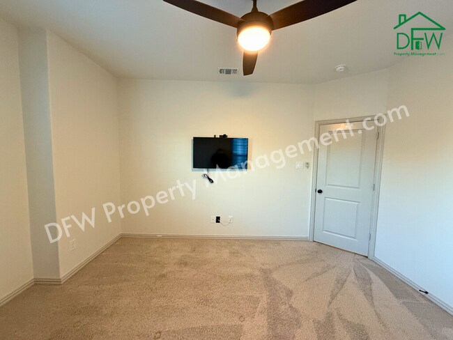 Building Photo - Spacious 3-Bedroom Townhome in Prime Arlington Location – Stylish, Modern, and Move-In Ready!