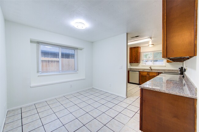 Building Photo - 2215 Squire Dobbins Dr