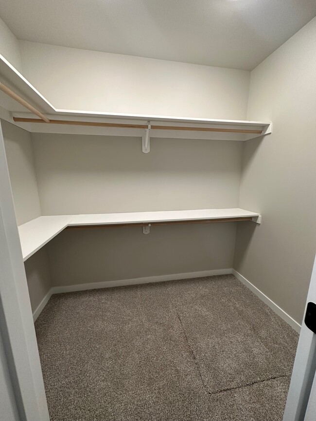 master closet - 4081 Quinn Dr NE