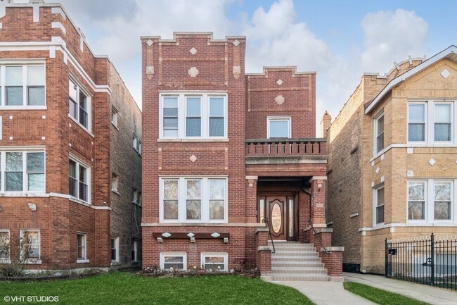 Primary Photo - 3352 N Springfield Ave
