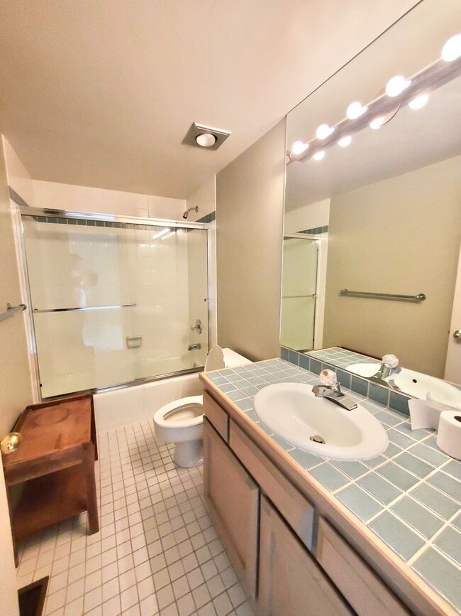 Building Photo - Gorgeous Lakeview Home for rent