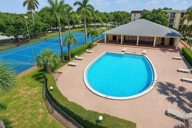 Building Photo - 12035 NE 2nd Ave