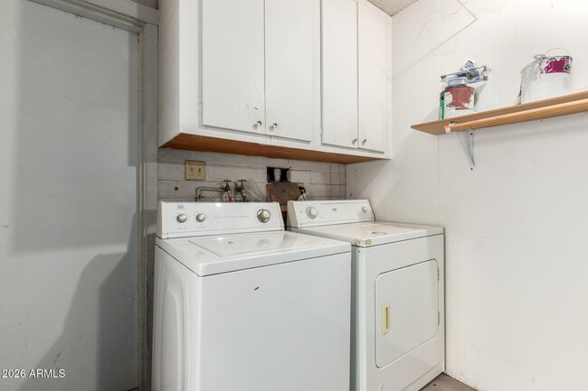 Building Photo - 4013 S Hazelton Ln