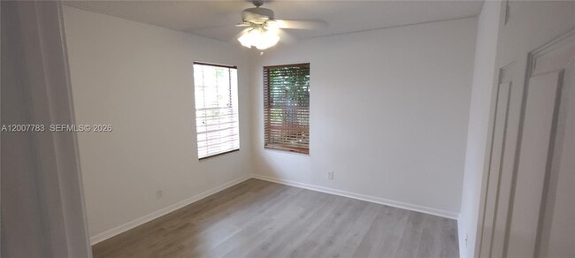 Building Photo - 659 Verona Pl