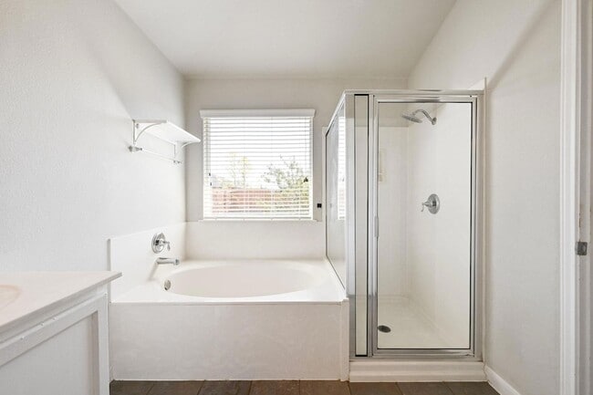 Building Photo - 411 Langely