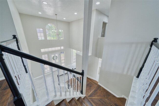 Building Photo - 619 Green Belt Dr