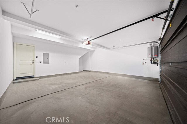 Building Photo - 134 Canvas