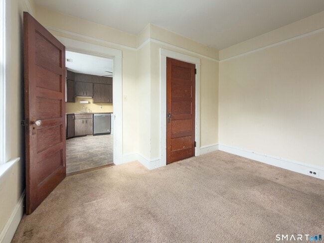 Building Photo - 72 Roosevelt Ave