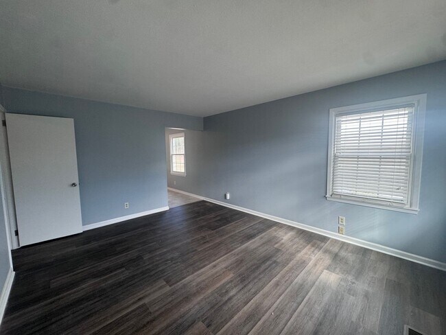 Building Photo - 908 Rochester Dr