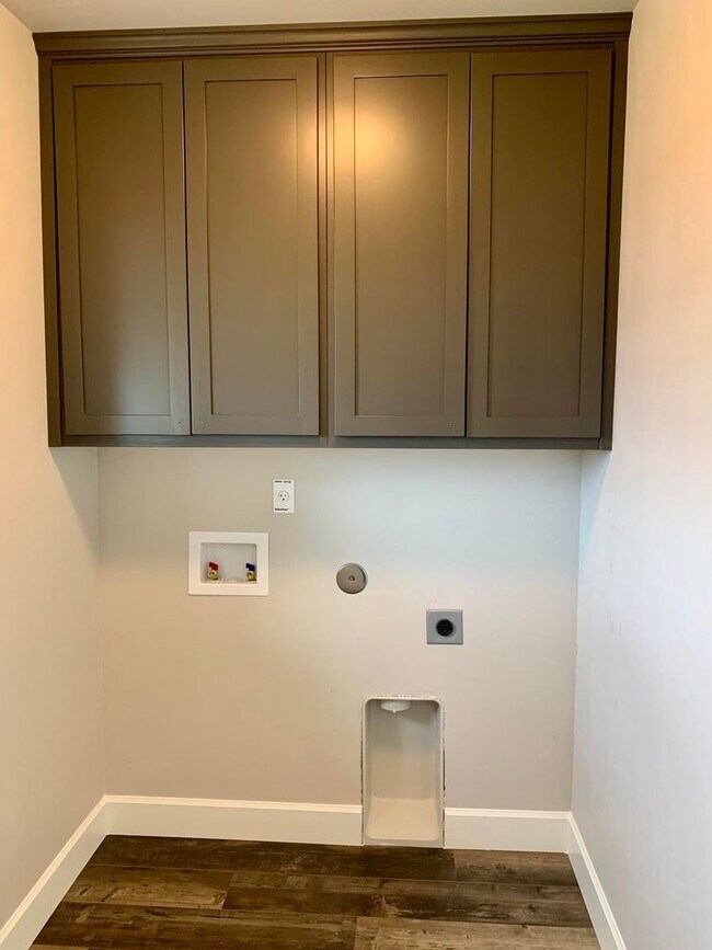 Building Photo - Beautiful Newer 4 Bedroom Home with A/C in Redmond!