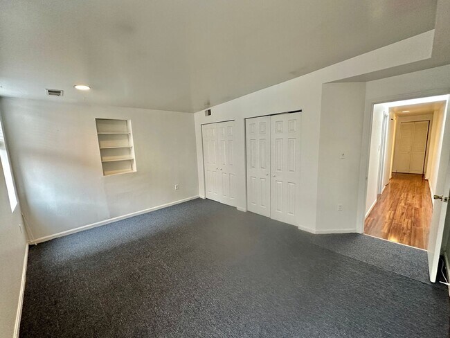 Building Photo - 2052 -Loukas